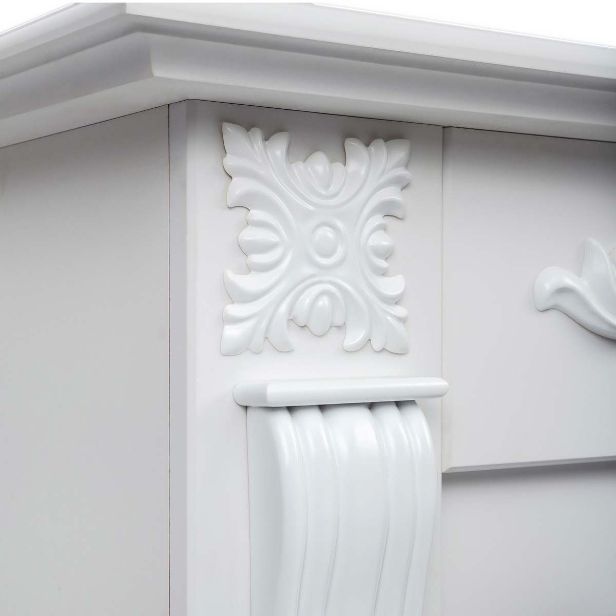 Электрокамин RealFlame  Dominica WT с очагом Fobos Lux Black