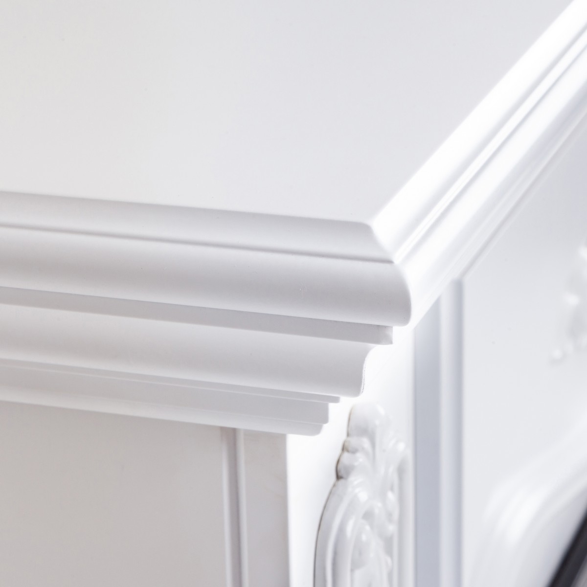 Электрокамин RealFlame  Victoria 26 WT с очагом Moonblaze Deluxe Brass