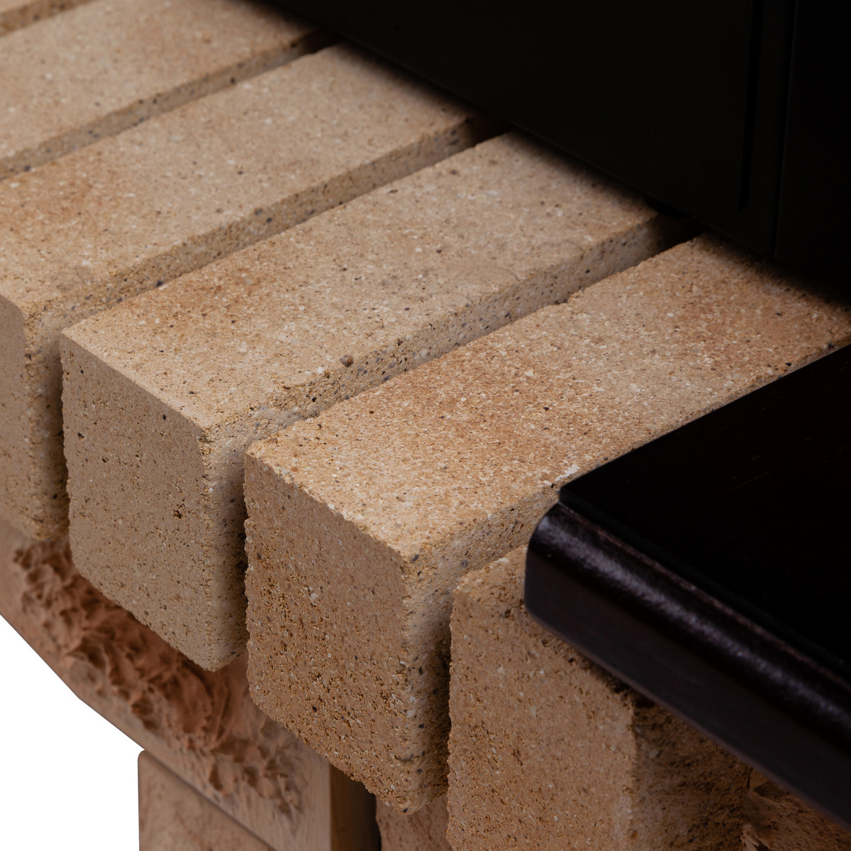 Электрокамин RealFlame Stone Brick 26 AO с очагом Moonblaze Deluxe Black