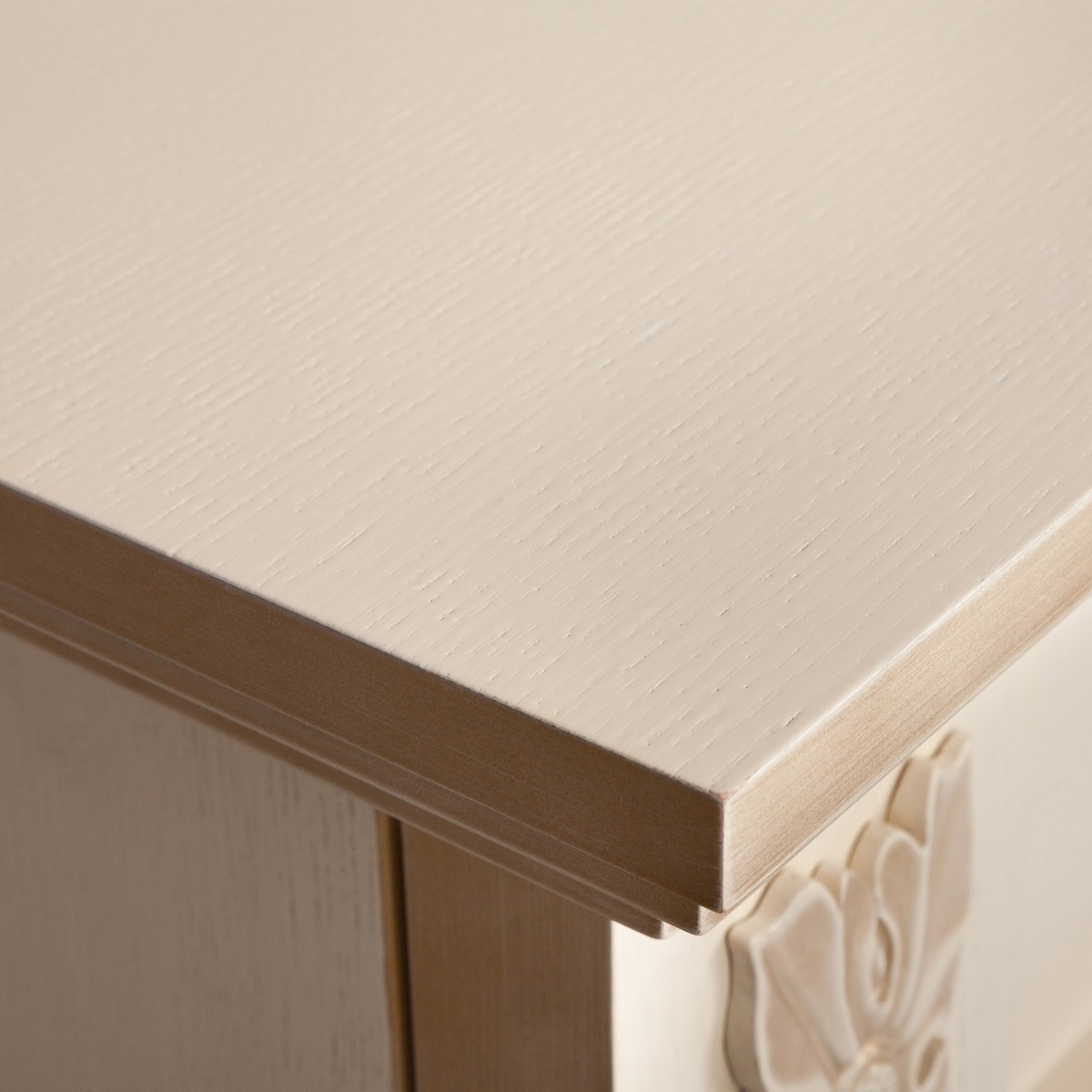 Электрокамин RealFlame  Silvia 26 WT-619G с очагом Moonblaze Deluxe Brass