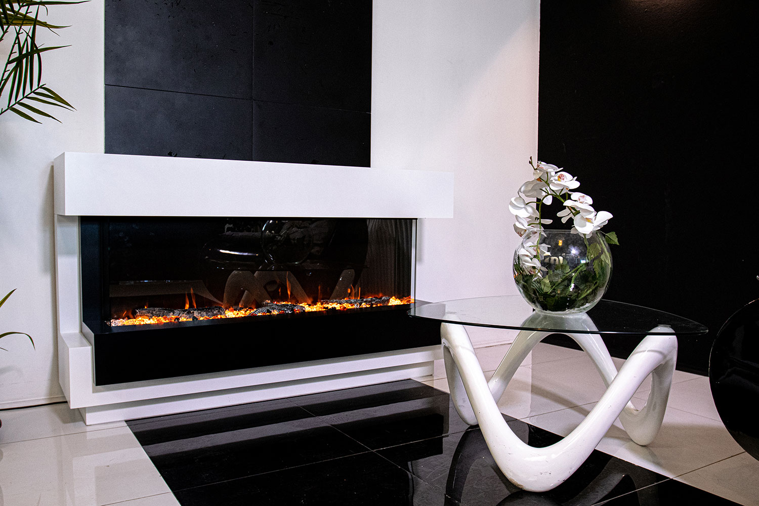 Каминокомплект Royal Flame  Cube 50 - Белый с черным с очагом Astra 50 RF